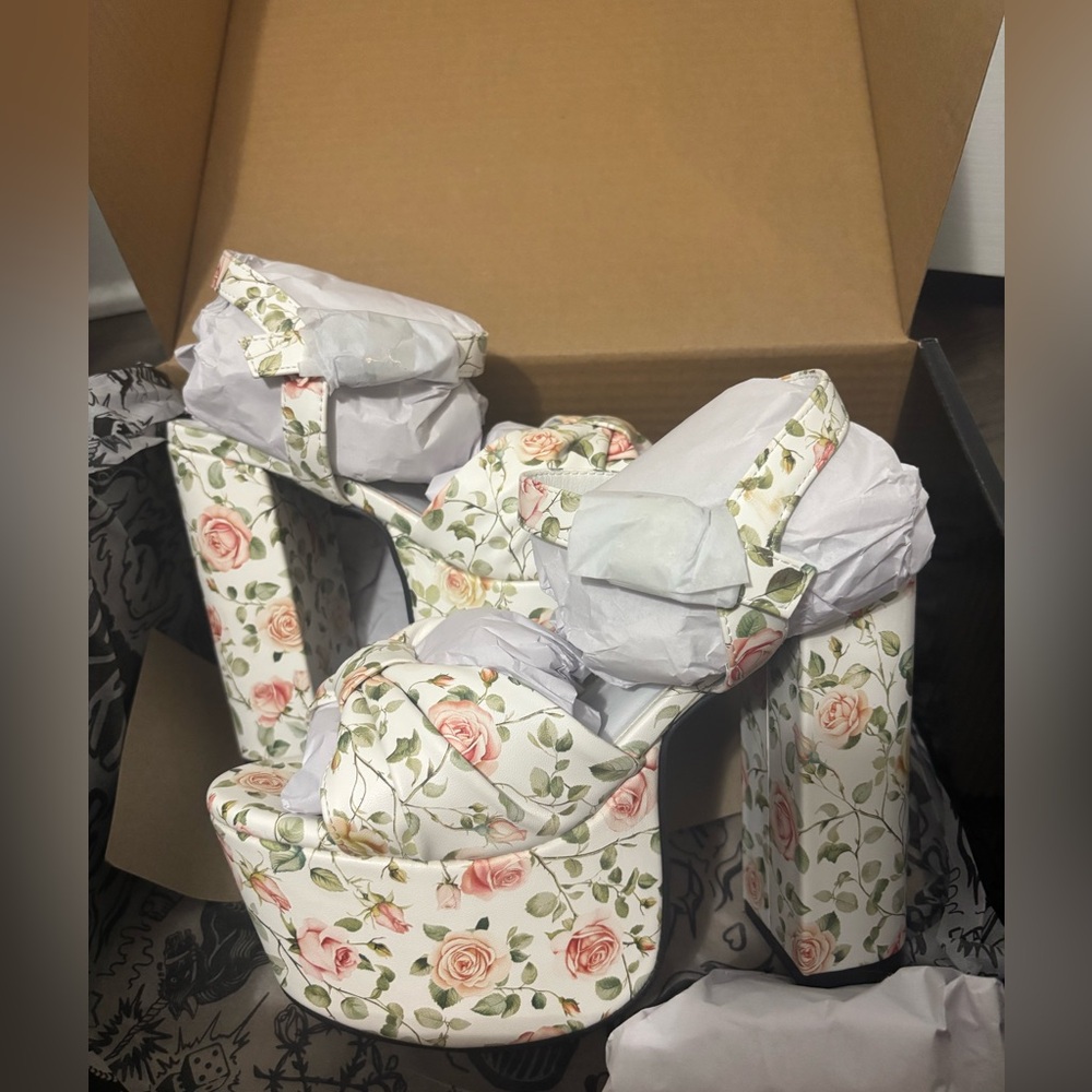 NIB Dolls Kill / Current Mood Floral Love At Every Corner Platform Boots